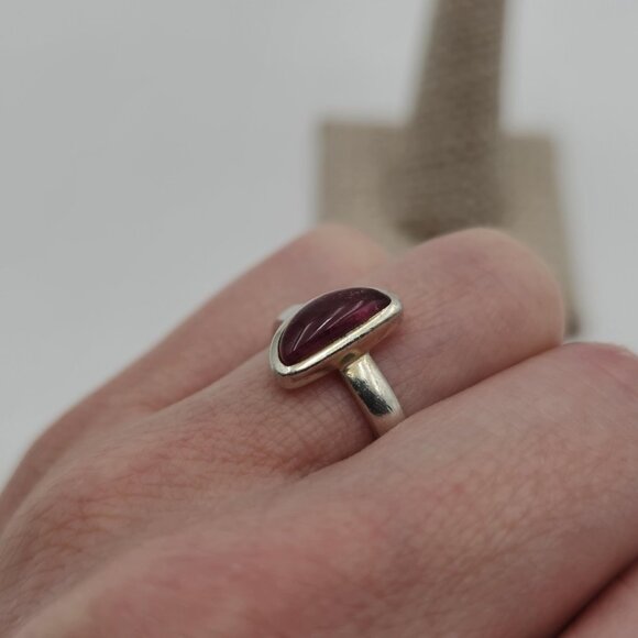 Size 8.5 Sterling Silver Unique Shape Garnet Stone Ring A3009 - Picture 4 of 8